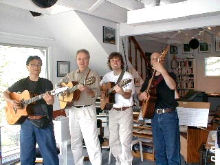 The Trio and Mason Williams pose for the camera!