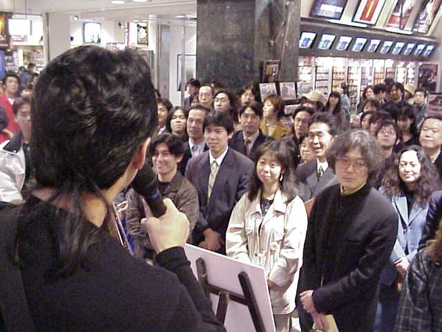 Hideyo speaks to the crowd outside Virgin Megastore in Tokyo