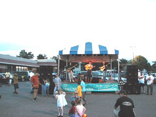 
    Summer Concert Series - Los Alamos, NM
  , 
    July 19, 2002
  
